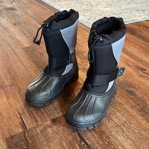 Used snow boots.  Not sure of the brand.